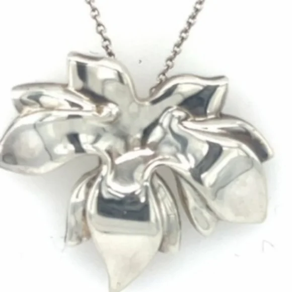 Tiffany Maple Leaf Pendant 1985 Sterling Silver Necklace